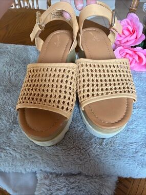Universal Thread Tan Woven Platform Wedge Sandals